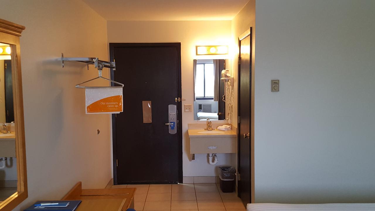 Rodeway Inn Боузман Екстериор снимка