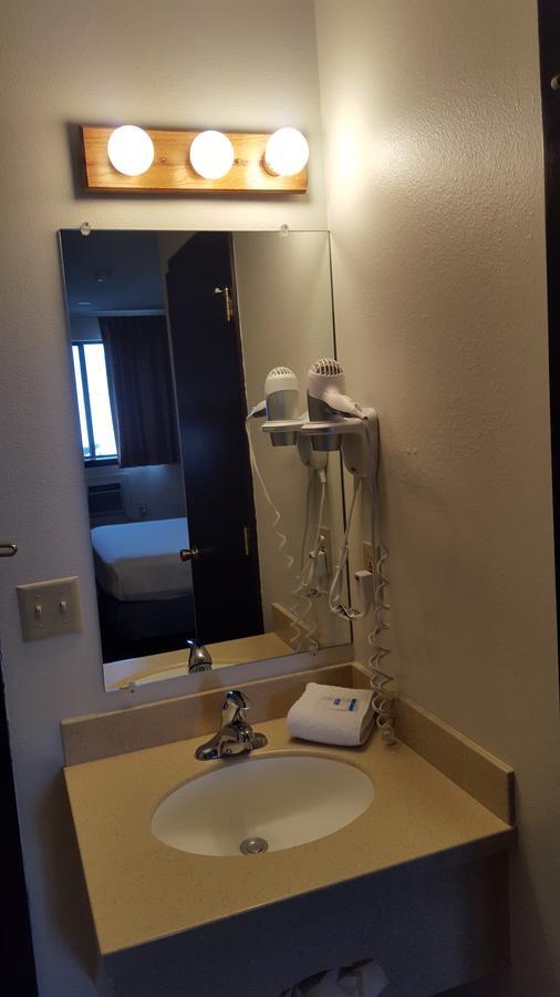 Rodeway Inn Боузман Екстериор снимка