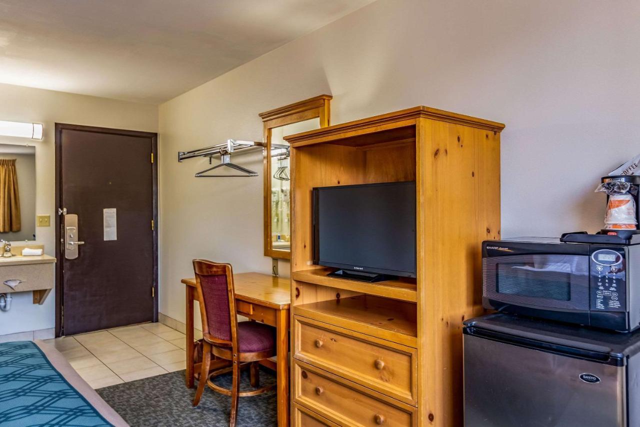 Rodeway Inn Боузман Екстериор снимка