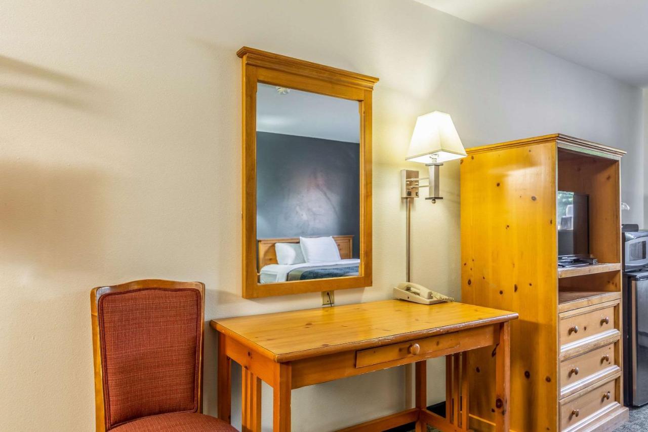 Rodeway Inn Боузман Екстериор снимка